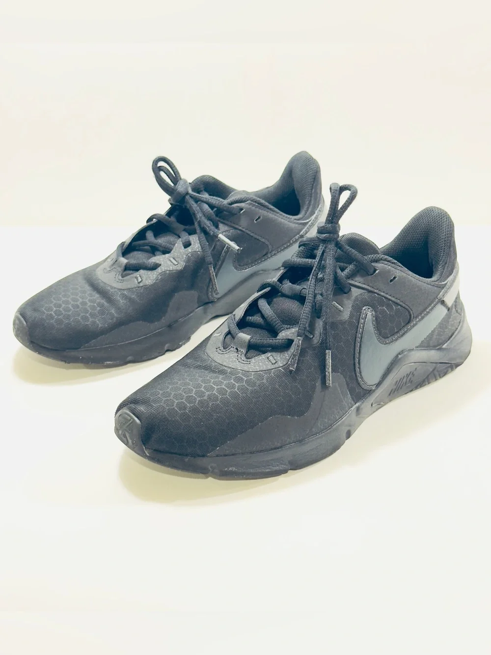 Nike Legend Essential 2 Black Men’s Sneakers Size 8 CQ9356-004